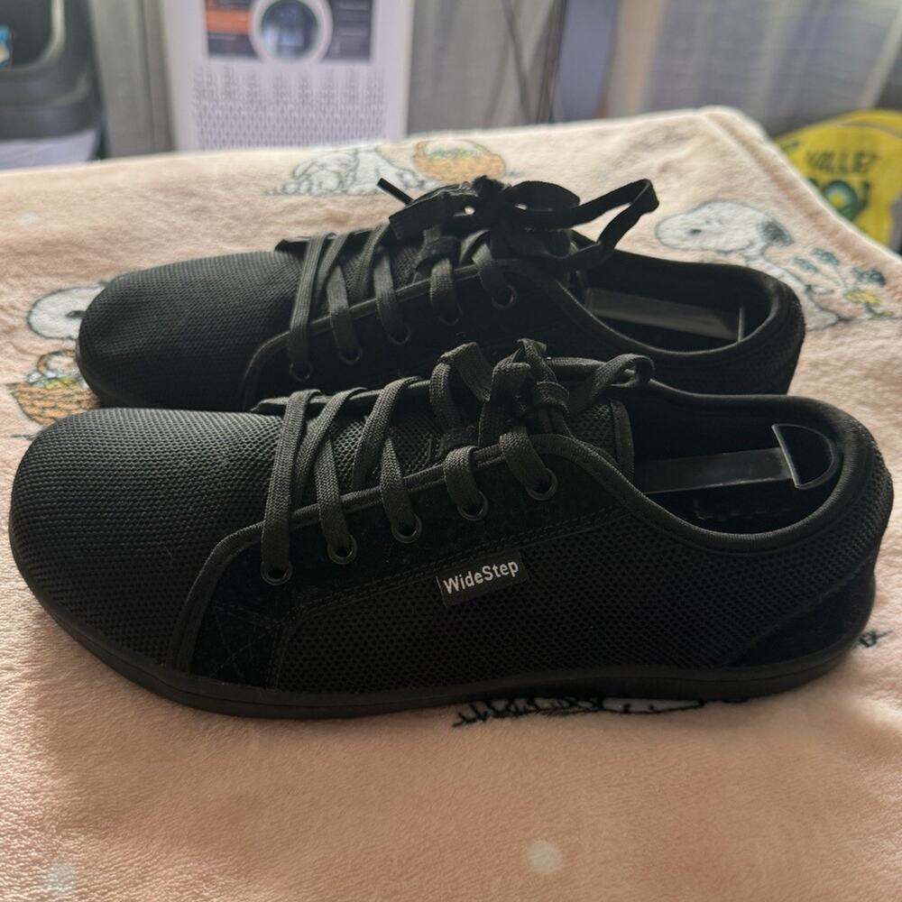WideStep Black Solid Low Top Lace-Up Men's Athletic Sneakers
